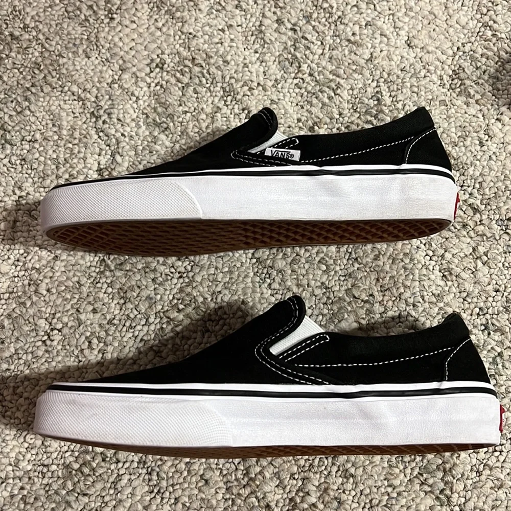 Black Vans Classic Slip-On - Picture 11 of 11